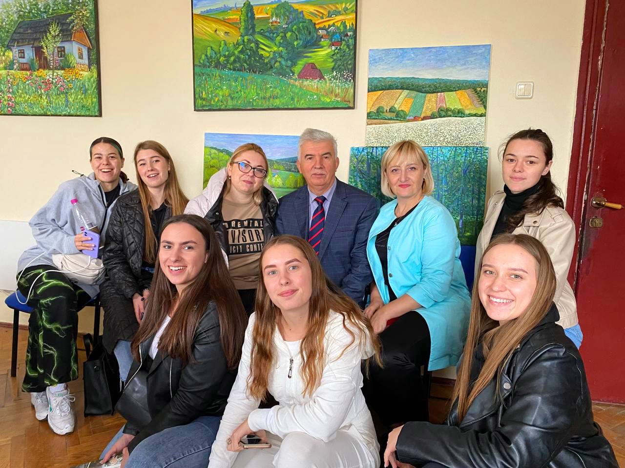 Студенти та викладачі разом із редактором Володимиром Дідулою
